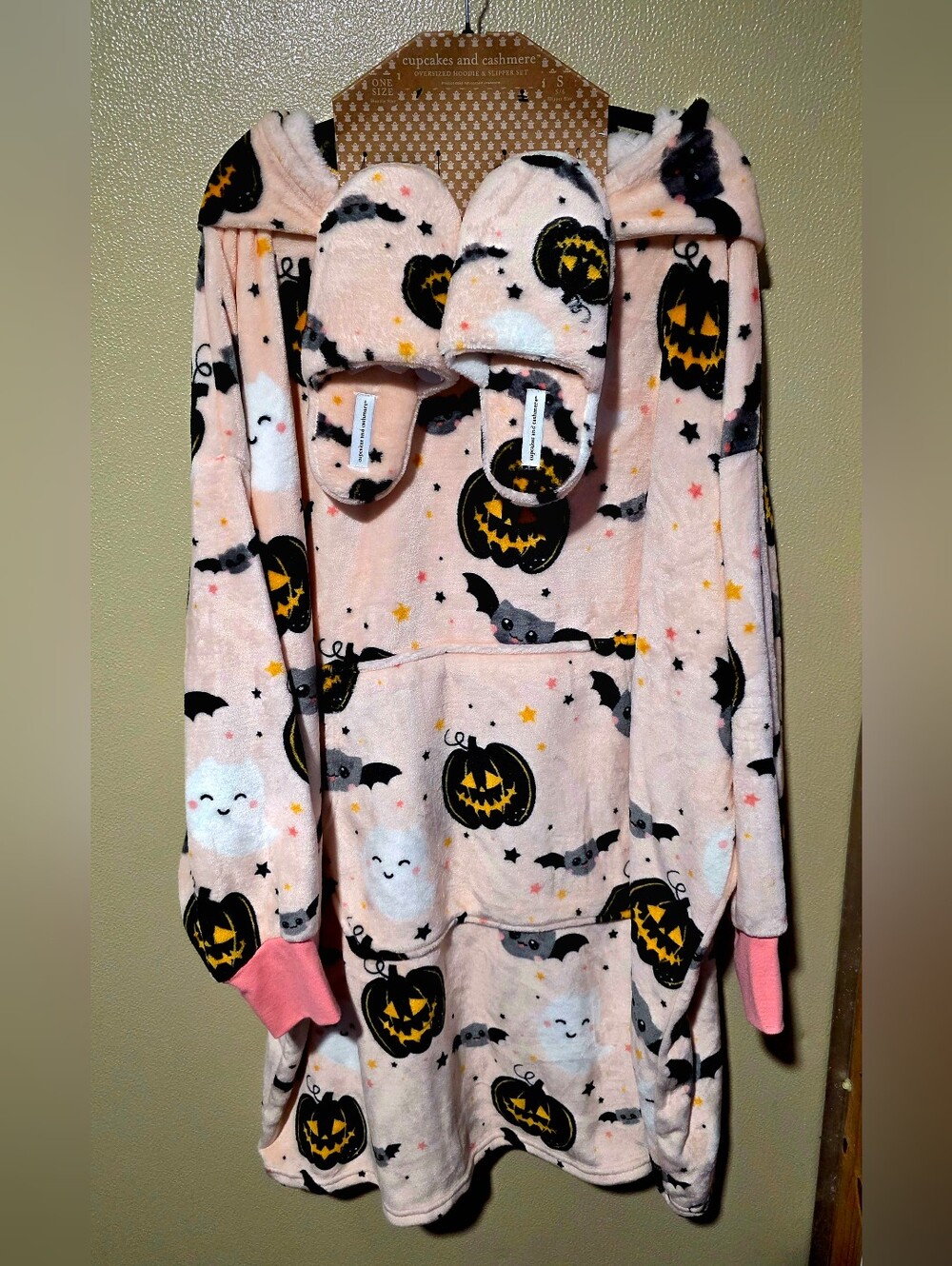 Cupcakes & Cashmere Pink Hooded Womens Halloween Robe OS & Matching Slippers 5/6